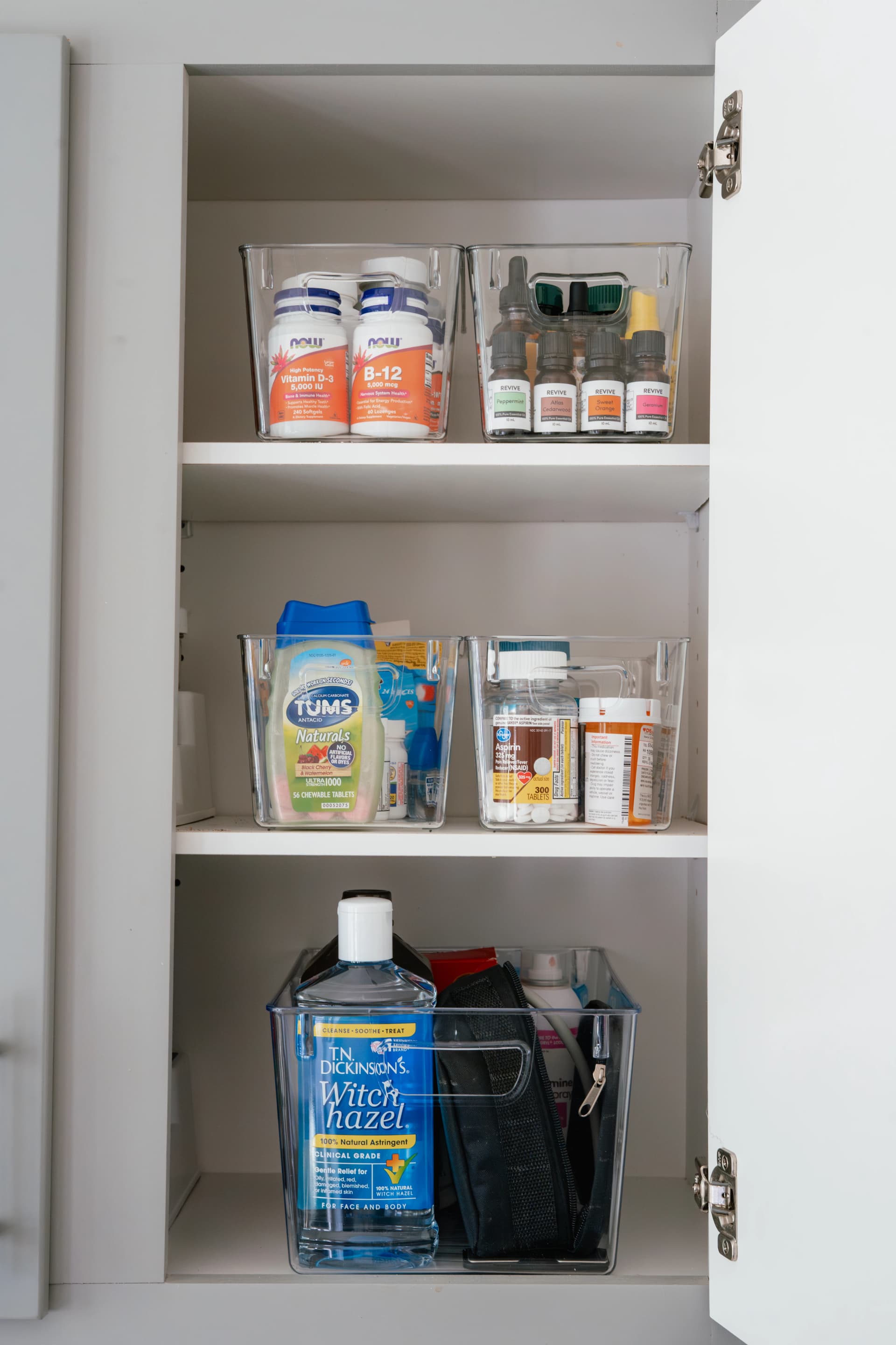 Organized kitchen cabinet